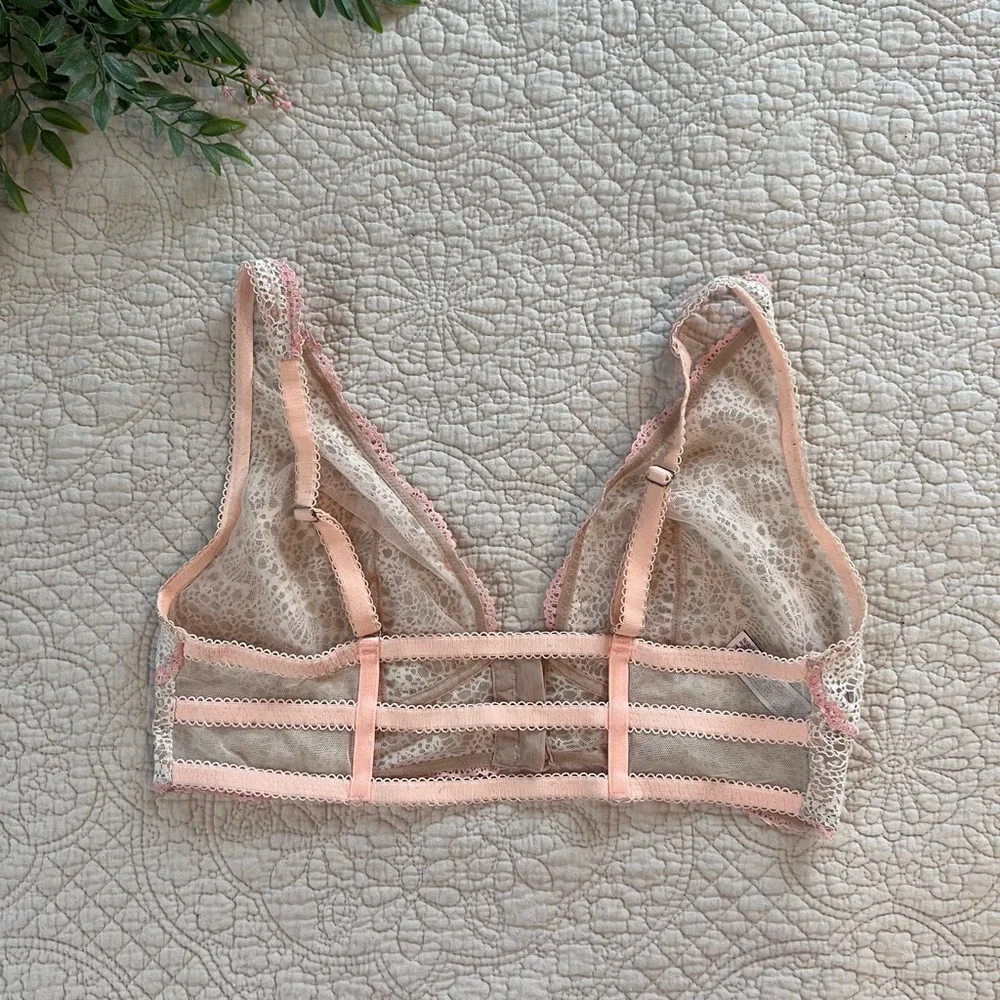 Victoria’s Secret: Double Lined White Front Clasp Lace Bralette Size Large - Picture 3 of 9